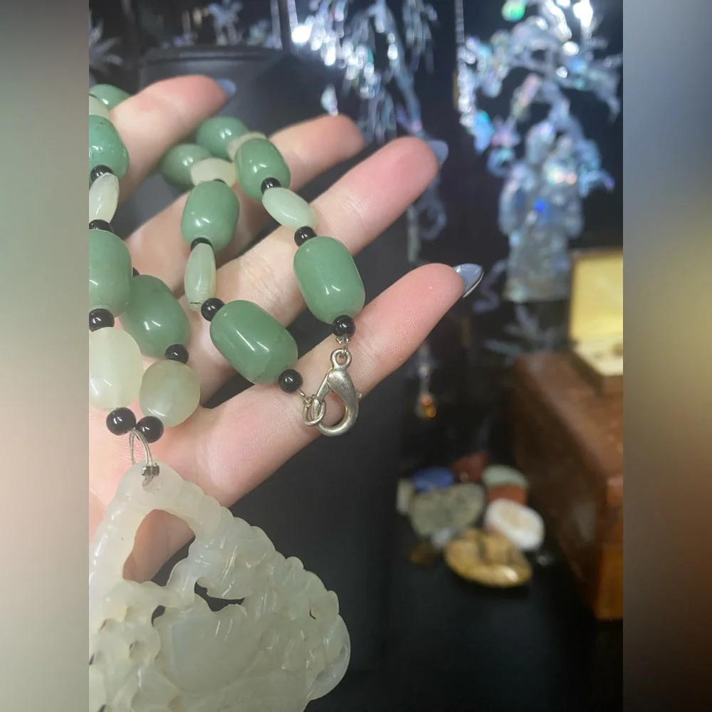 Vintage green jade carved quartz beaded necklace - Picture 5 of 5